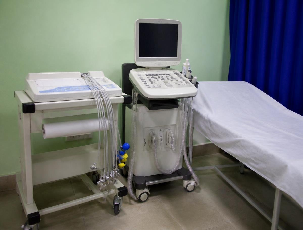 ECG and echocardiography monitoring equipment