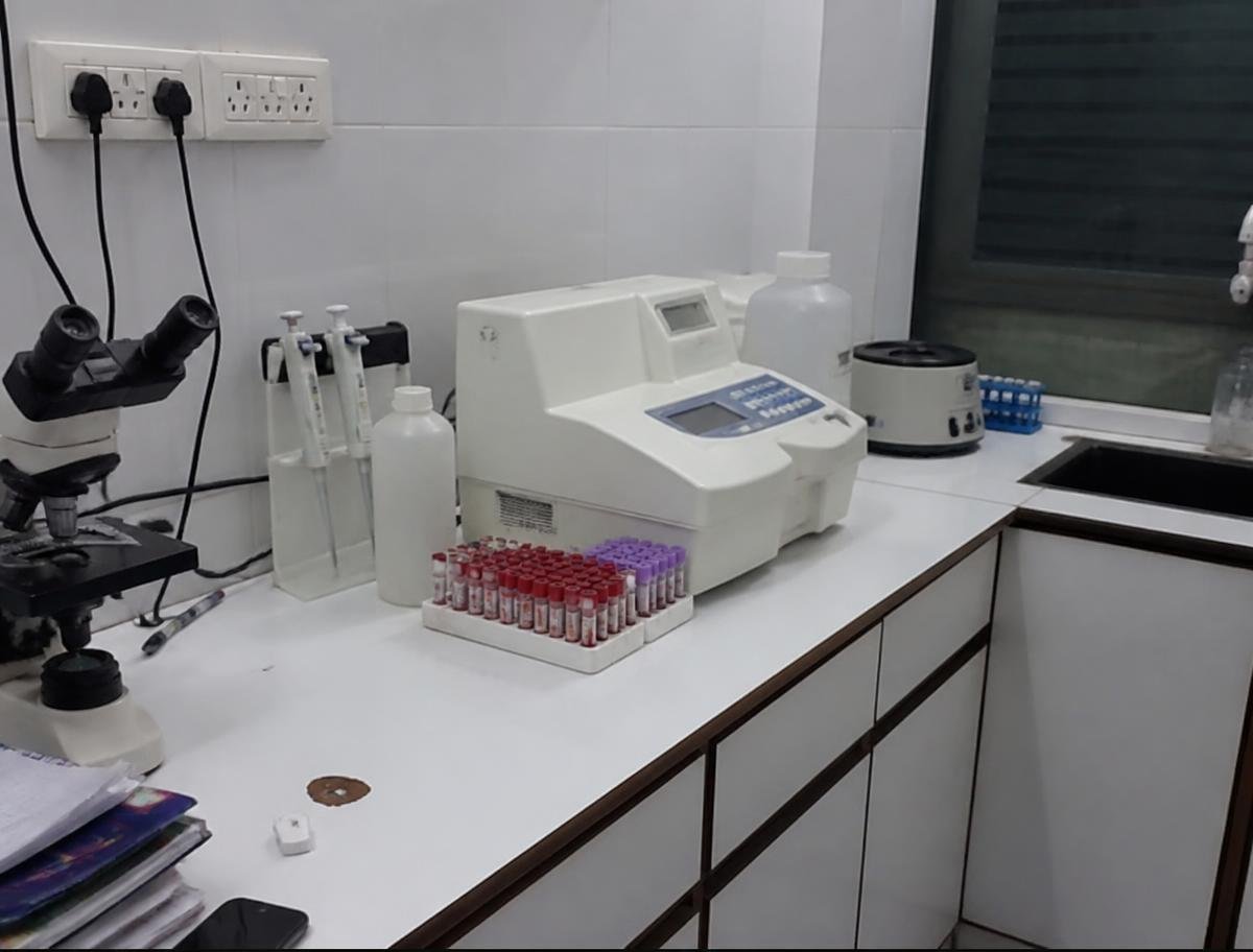 Pathology laboratory workstation